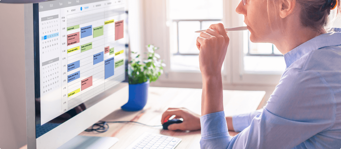 Hiring professionals from around the world - Training in different time zones